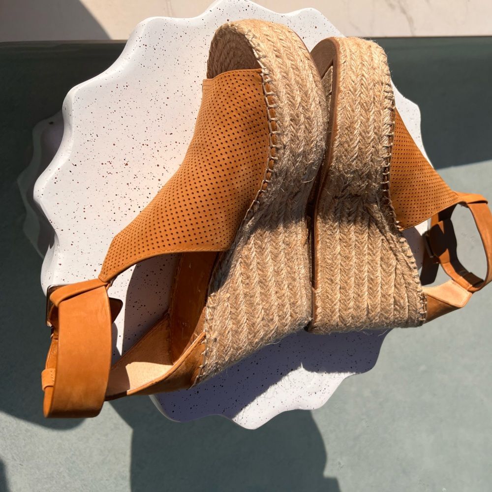 Marc Fisher Espadrille Wedge Sandals Camel Suede Perforated Ankle Strap 7.5 - Picture 3 of 7